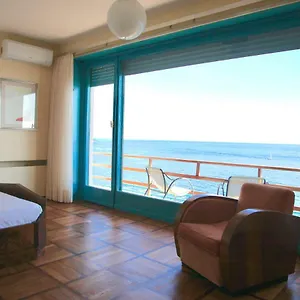 https://sea-front-suites.hotelitalianriviera.com